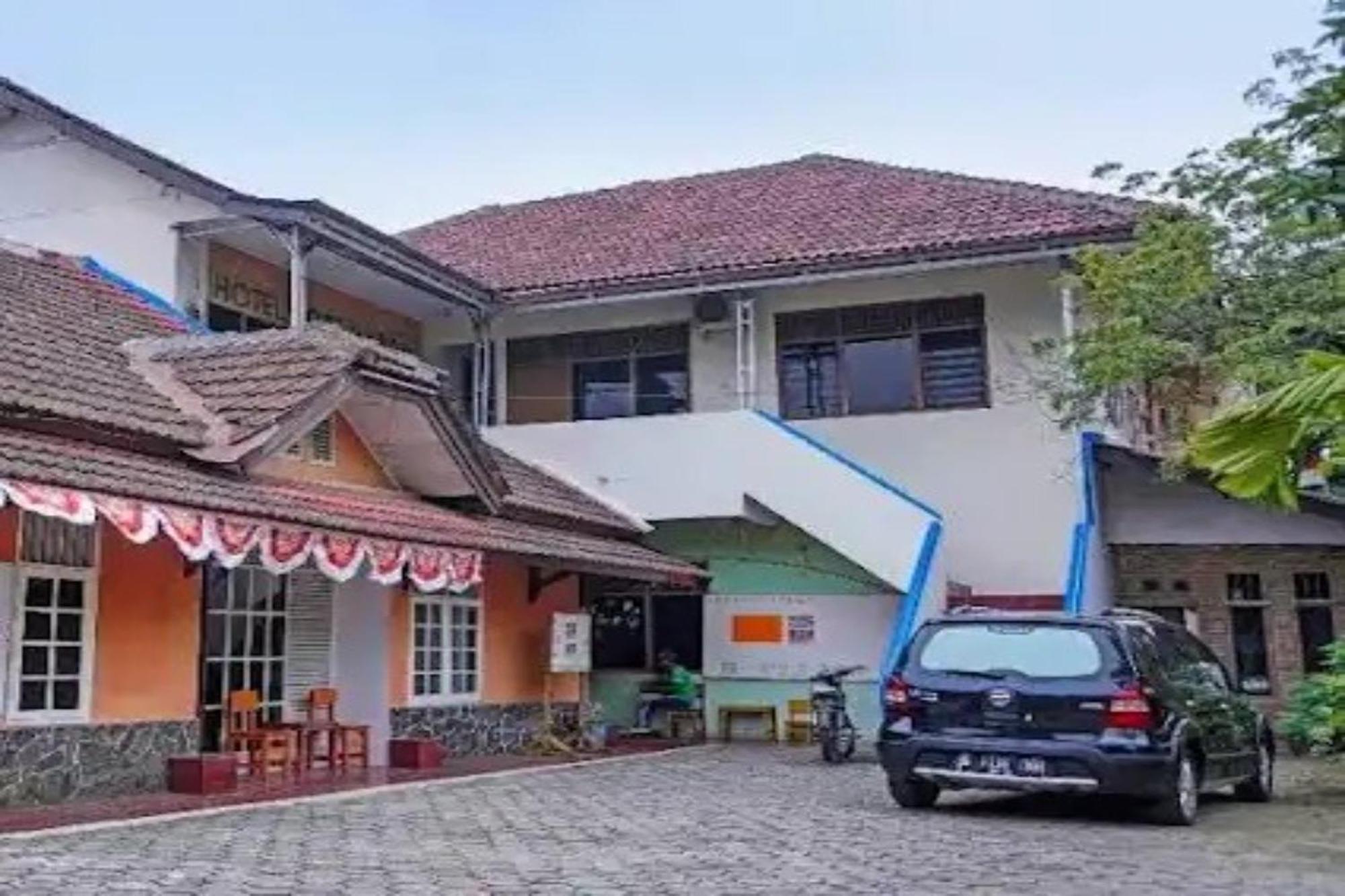 Oyo 94038 Jahip Syariah Hotel